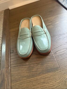 Weejuns Women’s  Mint Green Penny Loafers handcrafted leather size 7